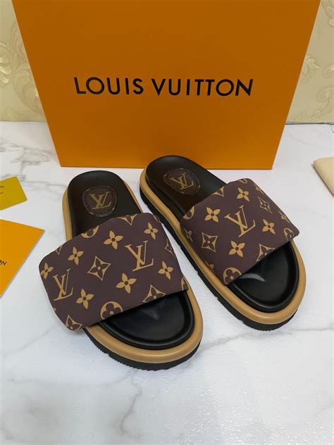 louis vuitton slippers dames prijs|Louis Vuitton slippers 2020.